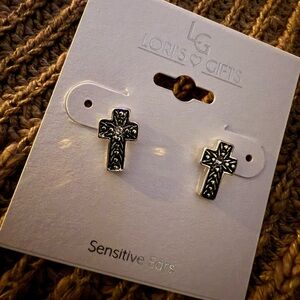 Lori Gifts Silver Cross Earrings